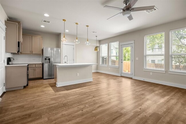 Photo - 13501 Metric Blvd