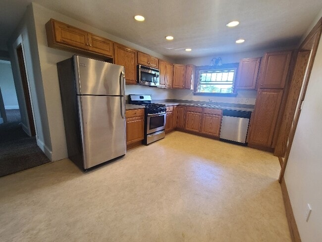 Photo - 461 E Broad St Apartment Unit Upper Level