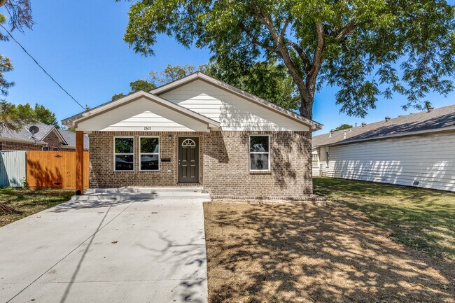 Photo - 1511 N Bradley St