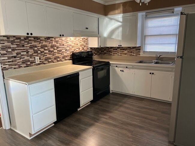 McCrary Kitchen (2) - 508 N McCrary Rd