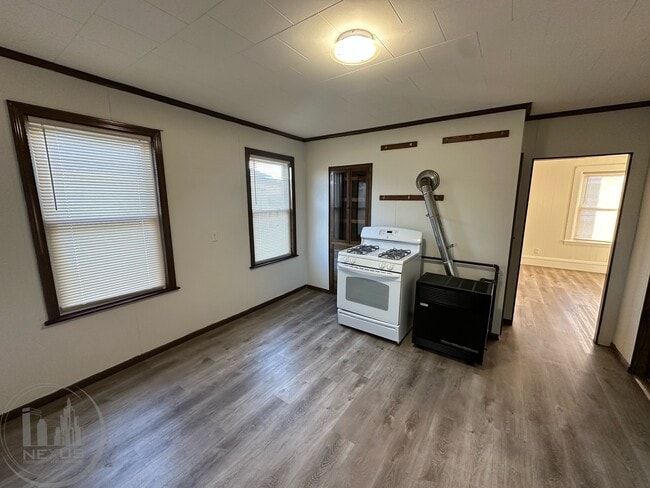 Building Photo - 73 Esther St Unit 3