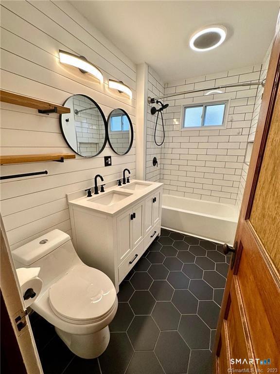 Photo - 492 Stanley St