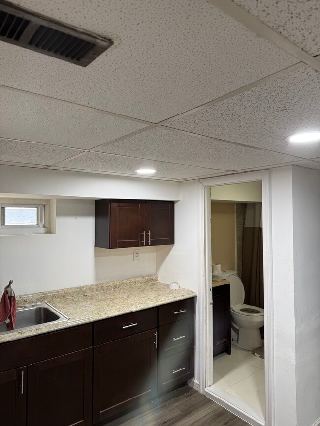 Photo - 3555 Hylan Blvd Unidad furnished