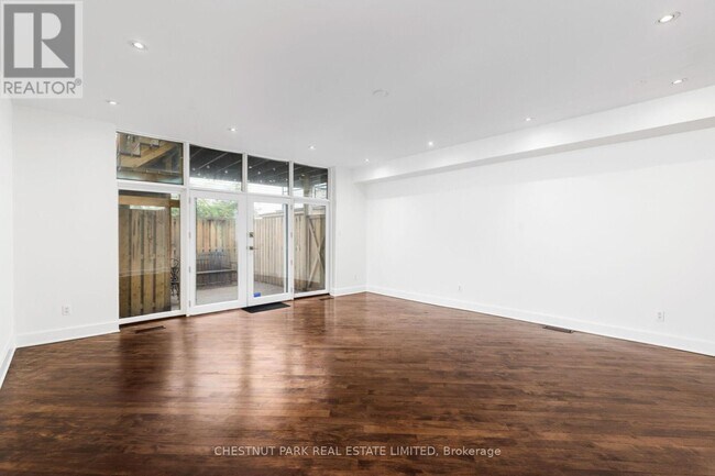Photo - 734 Huron St