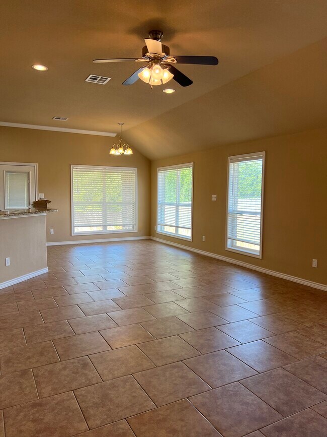 Photo - 3100 Claremont Dr