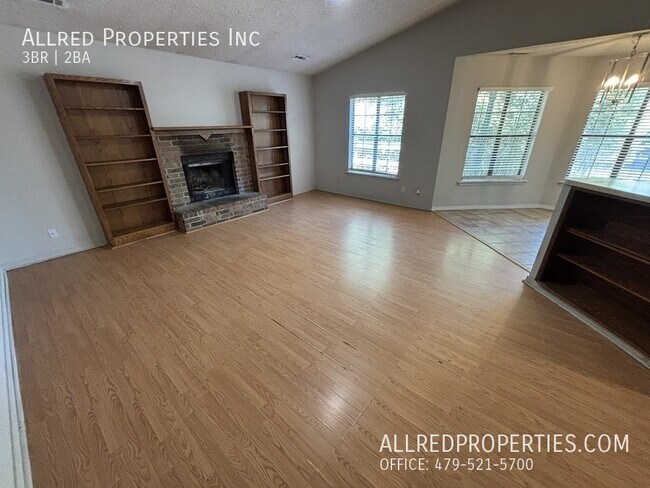 Photo - 3468 Yale St