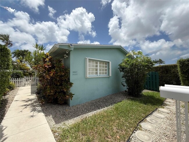 Photo - 3223 SW 91 Ave Casa