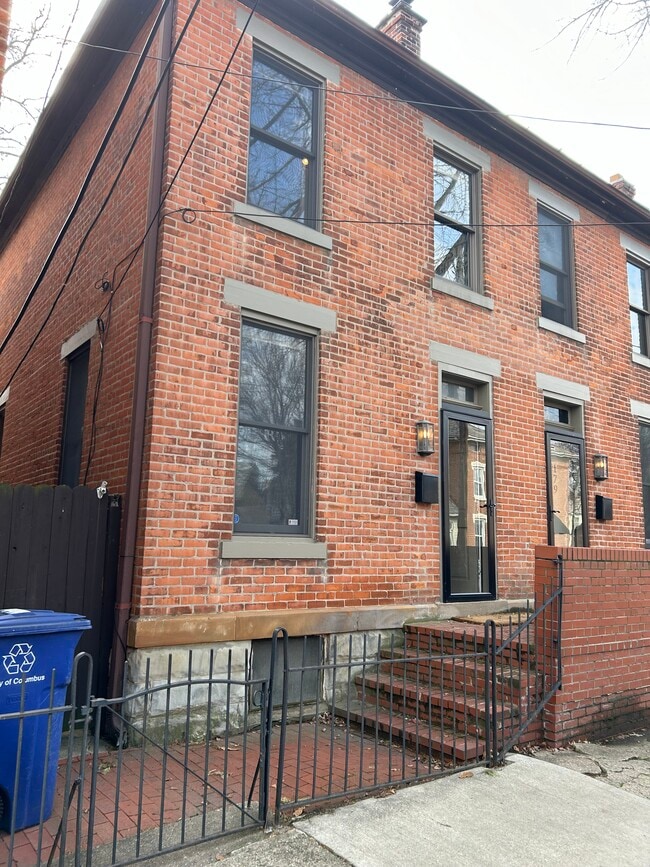 Building Photo - 181 E Kossuth St Rental
