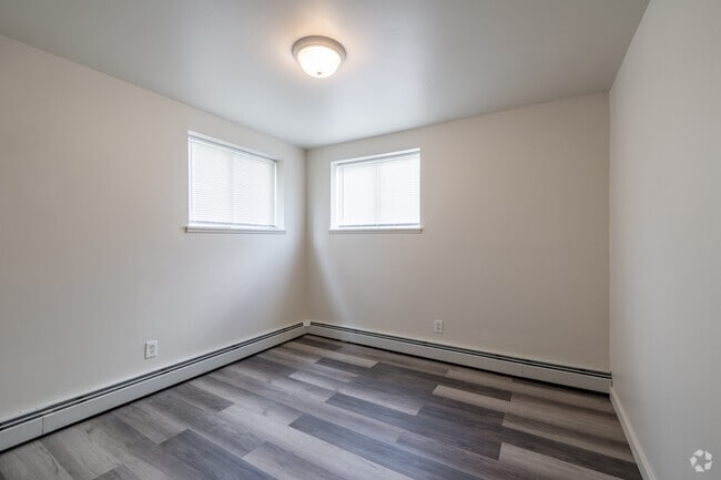 2BR, 1BA - 765SF - Second Bedroom