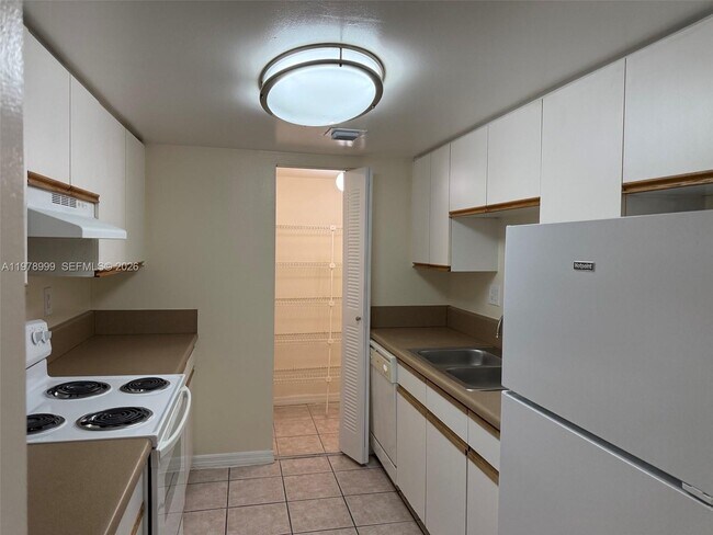 Photo - 915 NW 1st Ave Unit LP0105