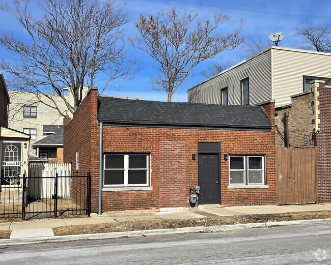 Building Photo - 1720 E 73rd St Rental