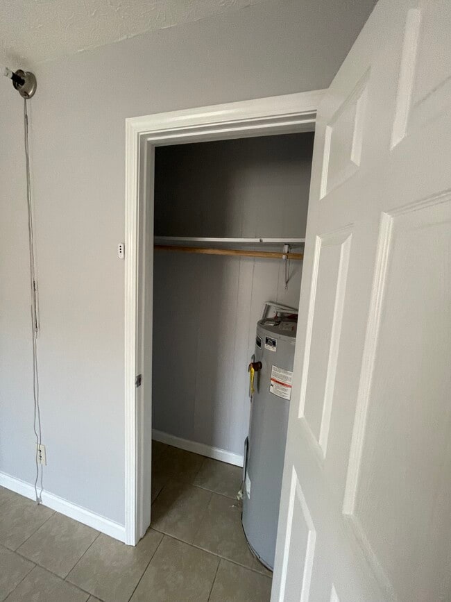 Photo - 715 W 13th St