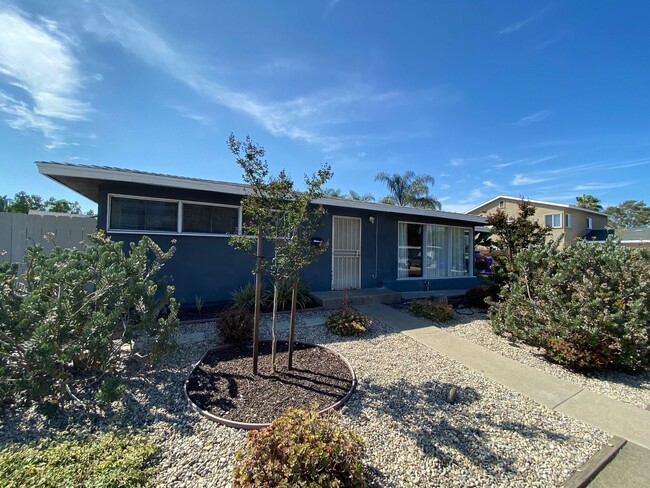 Photo - 8BD/3BA, Large Yard w/ Turf!