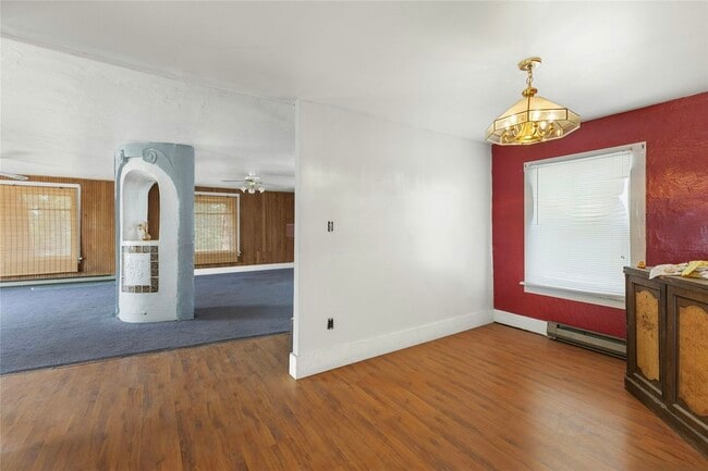 Photo - 414 Main Ave W