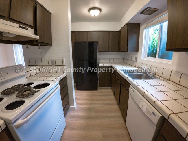 AVAILABLE NOW- Downstairs Paso Robles Apartment - 2 Bedroom 1 Bathroom