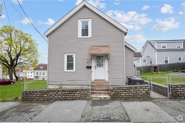 Building Photo - 136 Juniper St Rental