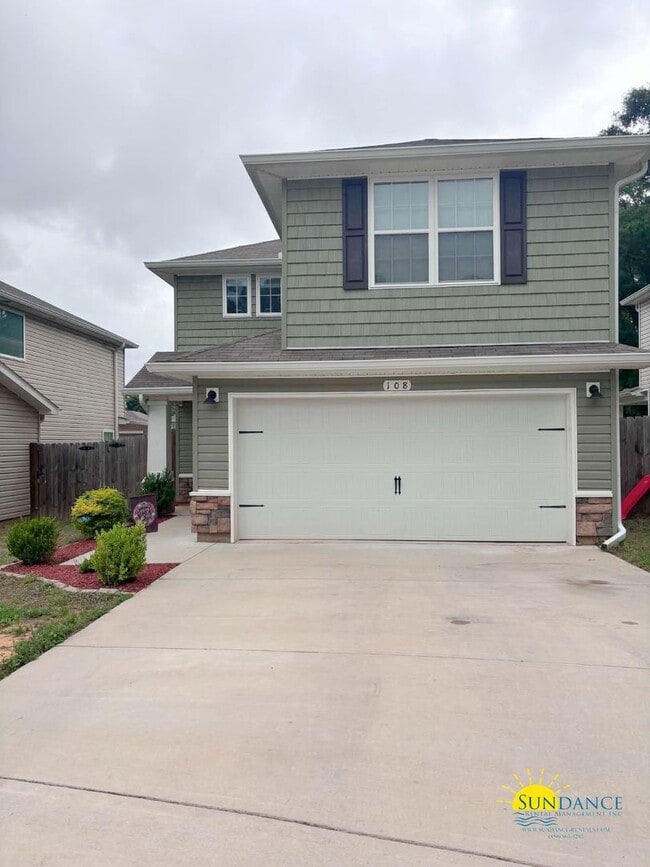 Building Photo - Beautiful 3 Bedroom Home in Crestview!