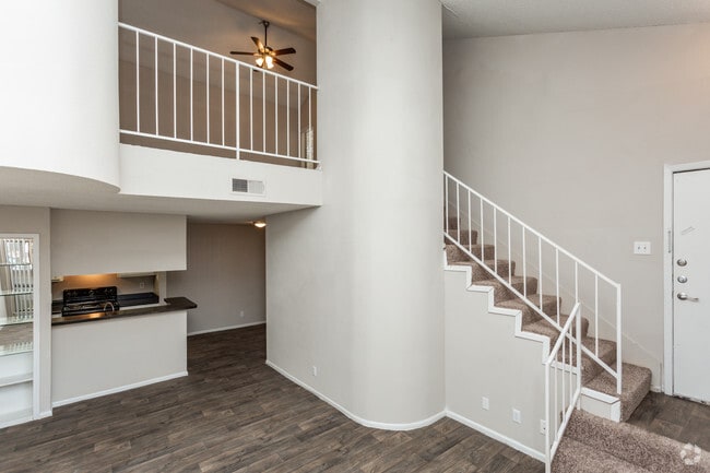 1BR, 1.5BA LOFT - 925SF