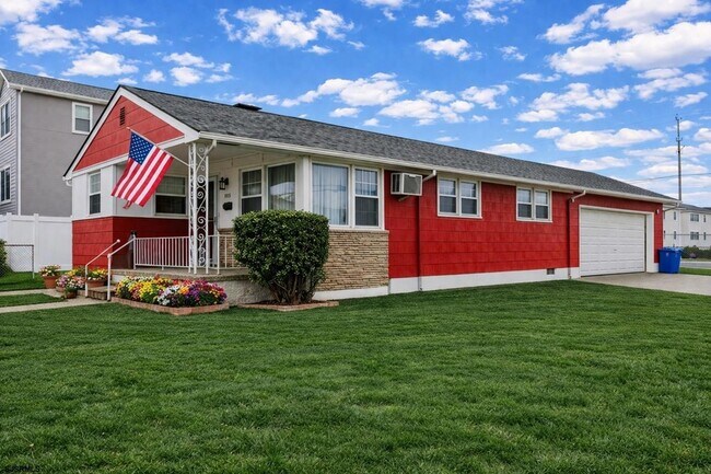 Photo - 1118 W Beach Ave