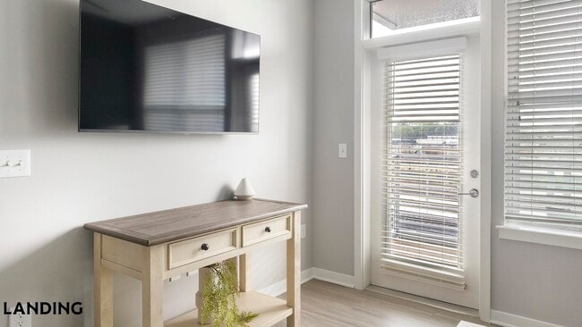 Photo - 2120 N Brevard St Unidad 502