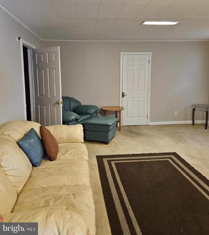 Photo - 185 Edge Ave