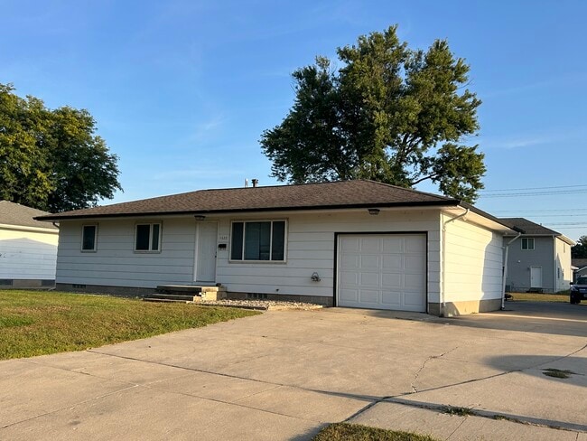 Building Photo - 1522 Starview Dr Rental