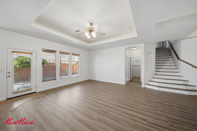 Building Photo - 3304 W Palomar