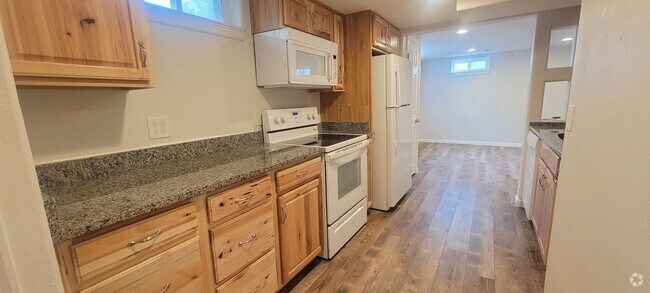Building Photo - 2 Bedroom 1 Bath Basement Unit Rental