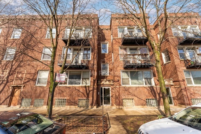 Building Photo - 4406 N Sacramento Ave Unit 2c