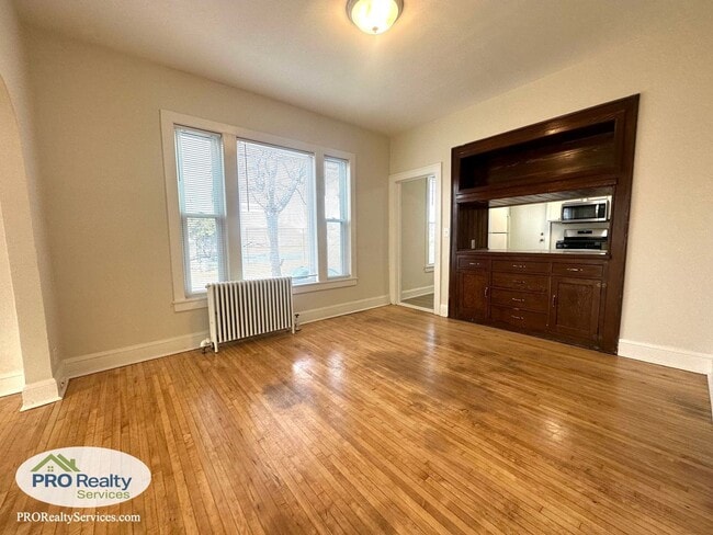 Photo - 201 20th Ave NE