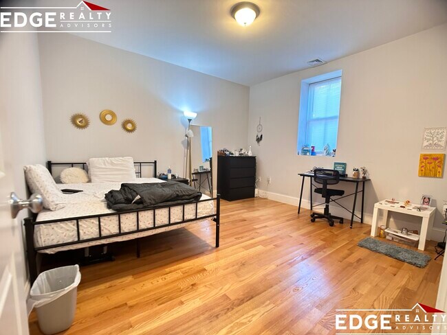 Photo - 18 Murdock St Unit 4