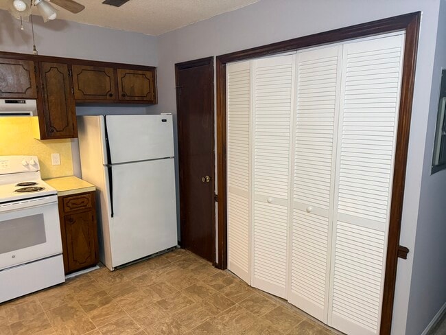 Photo - 802 E 7th St Unidad 802 E. 7th