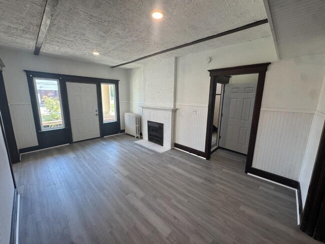 Building Photo - 504 N Roosevelt Ave