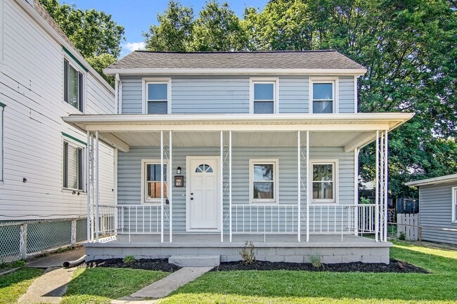 Building Photo - Coming Soon - Charming 3 Bedroom, 1.5 Bath... Rental