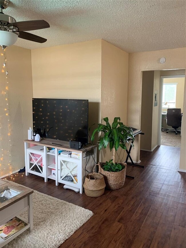 Photo - 2401 Manor Rd Unit 218