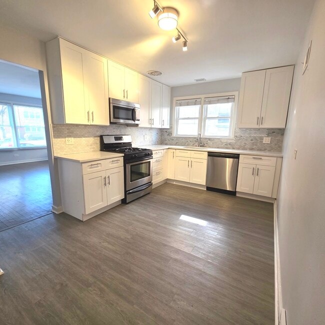 Photo - 8845 Bronx Ave Unidad 1N