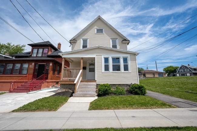 Photo - 15 Andrews Ave Unidad Lower