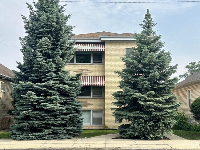 Building Photo - 5837 W Addison St Unit J04P Rental