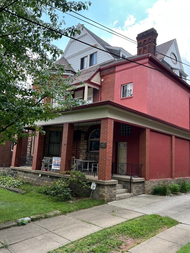 402 S Winebiddle Street - 402 S Winebiddle St Unidad 3rd floor