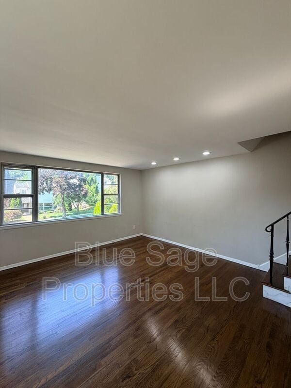 Photo - 205 Juniper Rd