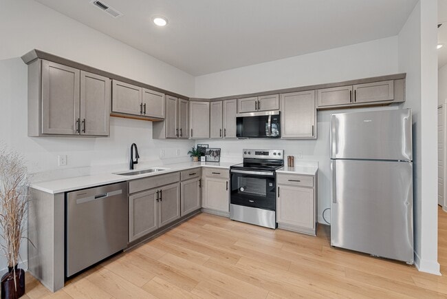 1115 SW 11th St