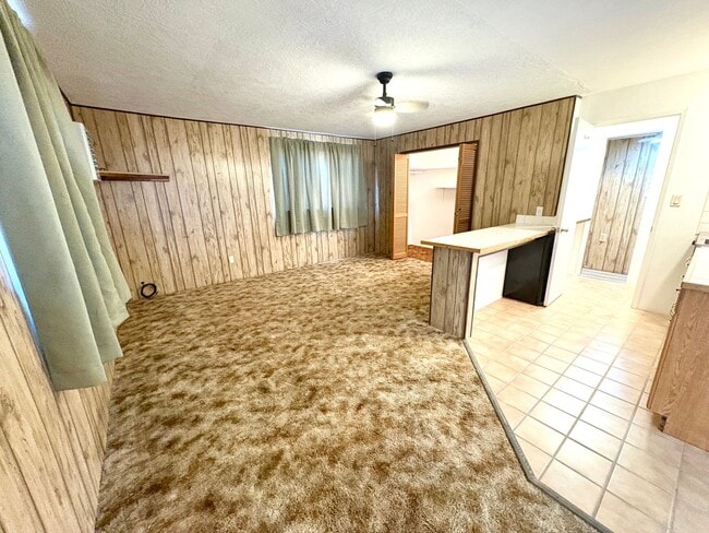 Building Photo - Cozy Studio in Town