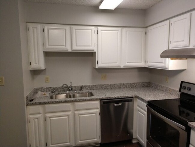 Photo - 4 Bedroom Apartment in Central MHK - Near Aggieville!