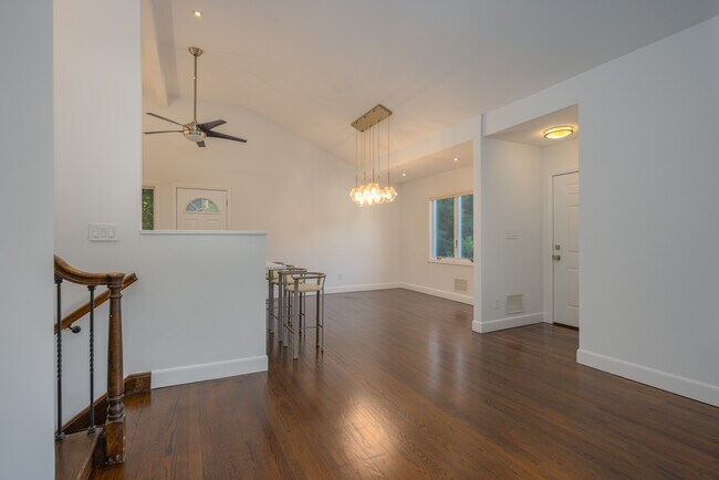 Photo - 691 Wilmot Rd