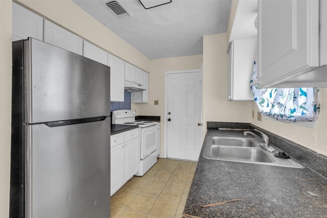Photo - 4830 Hickorygate Dr