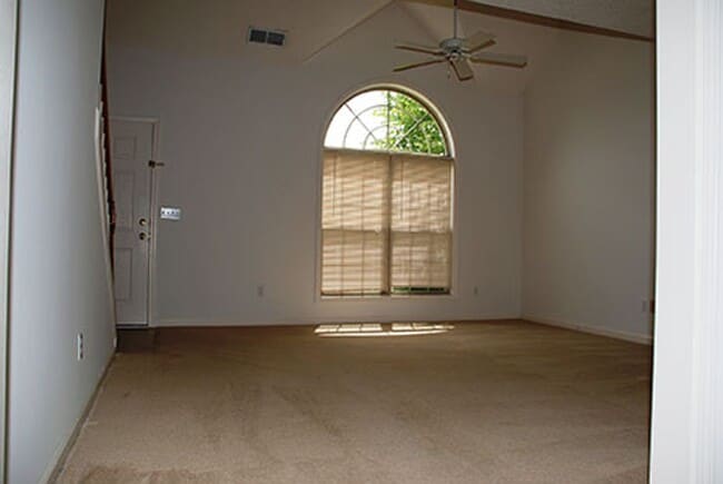 Photo - 3 bedroom/2 bath Home GREAT location!!! Available 9/1/2026!!