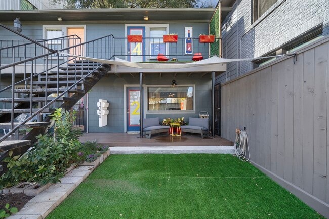 Building Photo - 1306 Taft St Unit 2