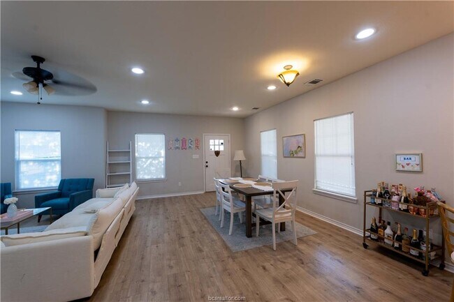 Photo - 1133 Oney Hervey Dr