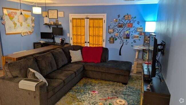 Building Photo - 3603 Woodbriar Cir Unit K Rental