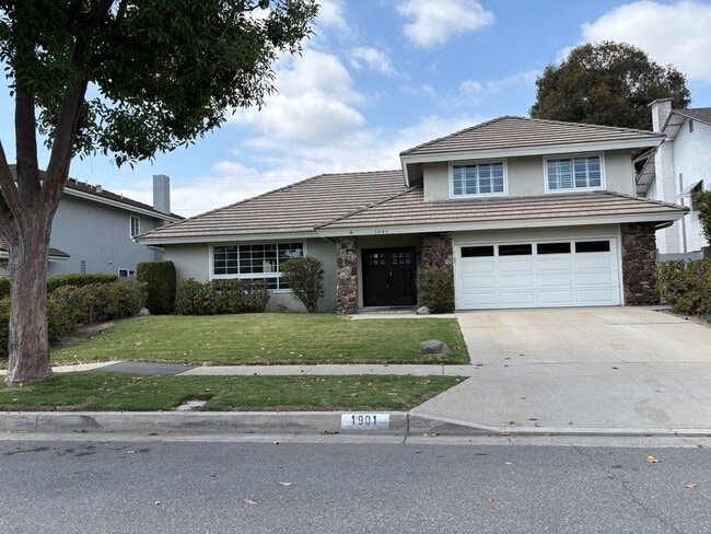 Building Photo - Spacious House - 2 stories - 4 Bedrooms + 2.5 Baths & large 2 car garage
